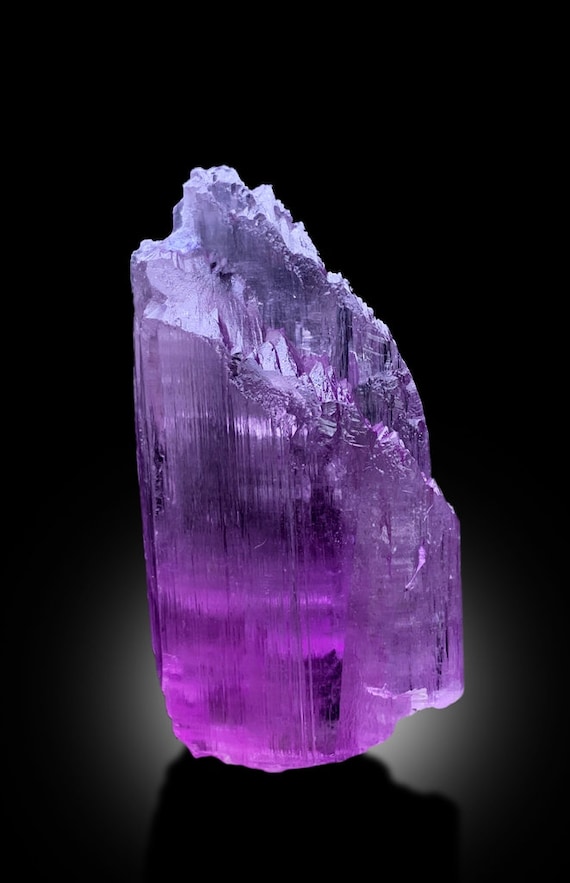 アフガニスタン産天然ディープピンククンツァイトクリスタル、108g