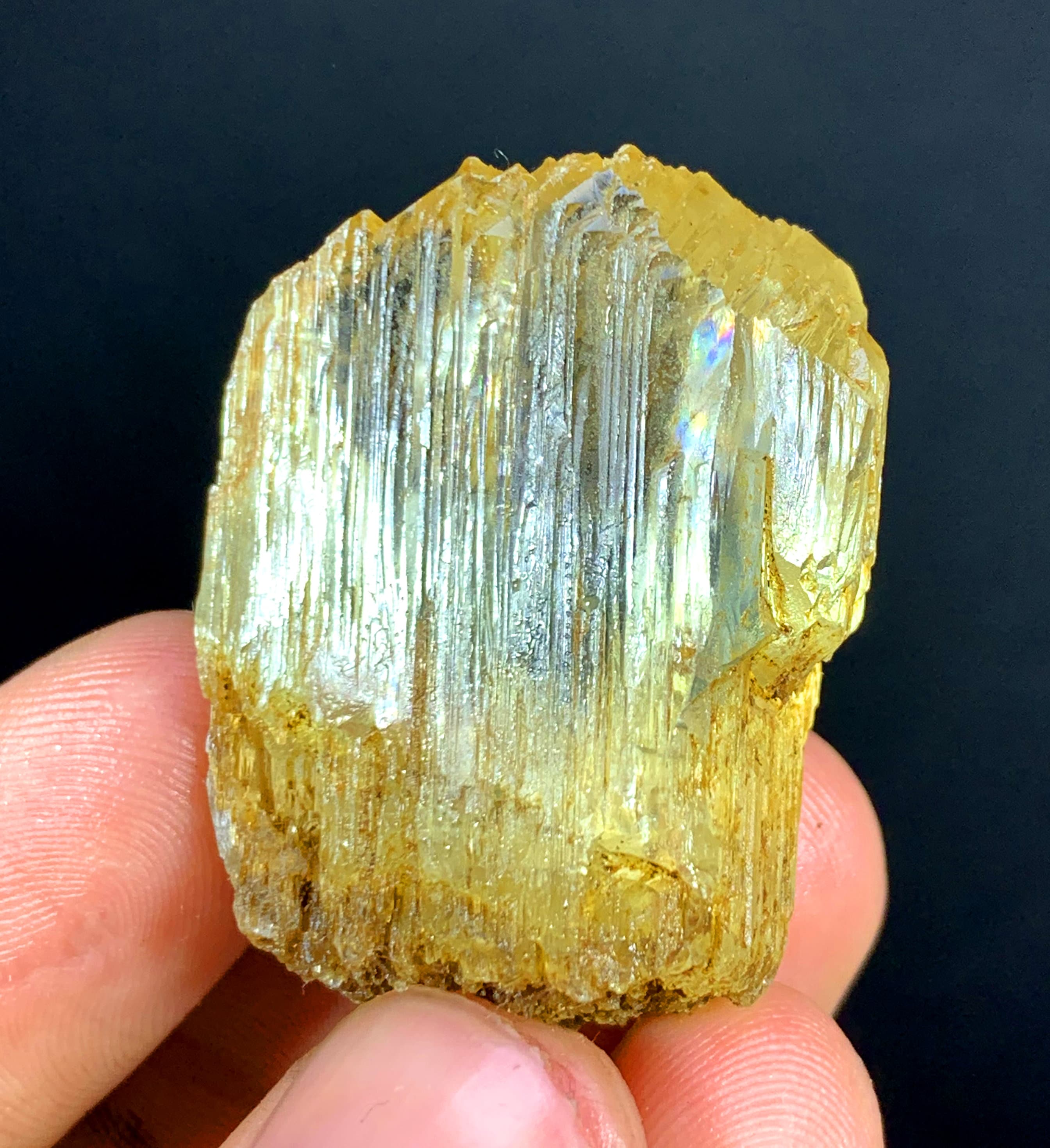 イエロークンツァイト原石 イエロートリフェーンクンツァイト標本：原石の山型鉱物（26グラム