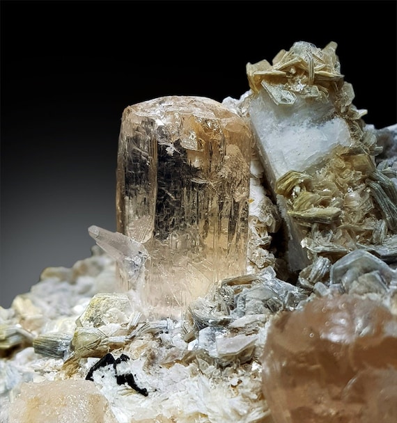 アクアマリン、トパーズ、ショール、クォーツ、マイカ鉱物標本