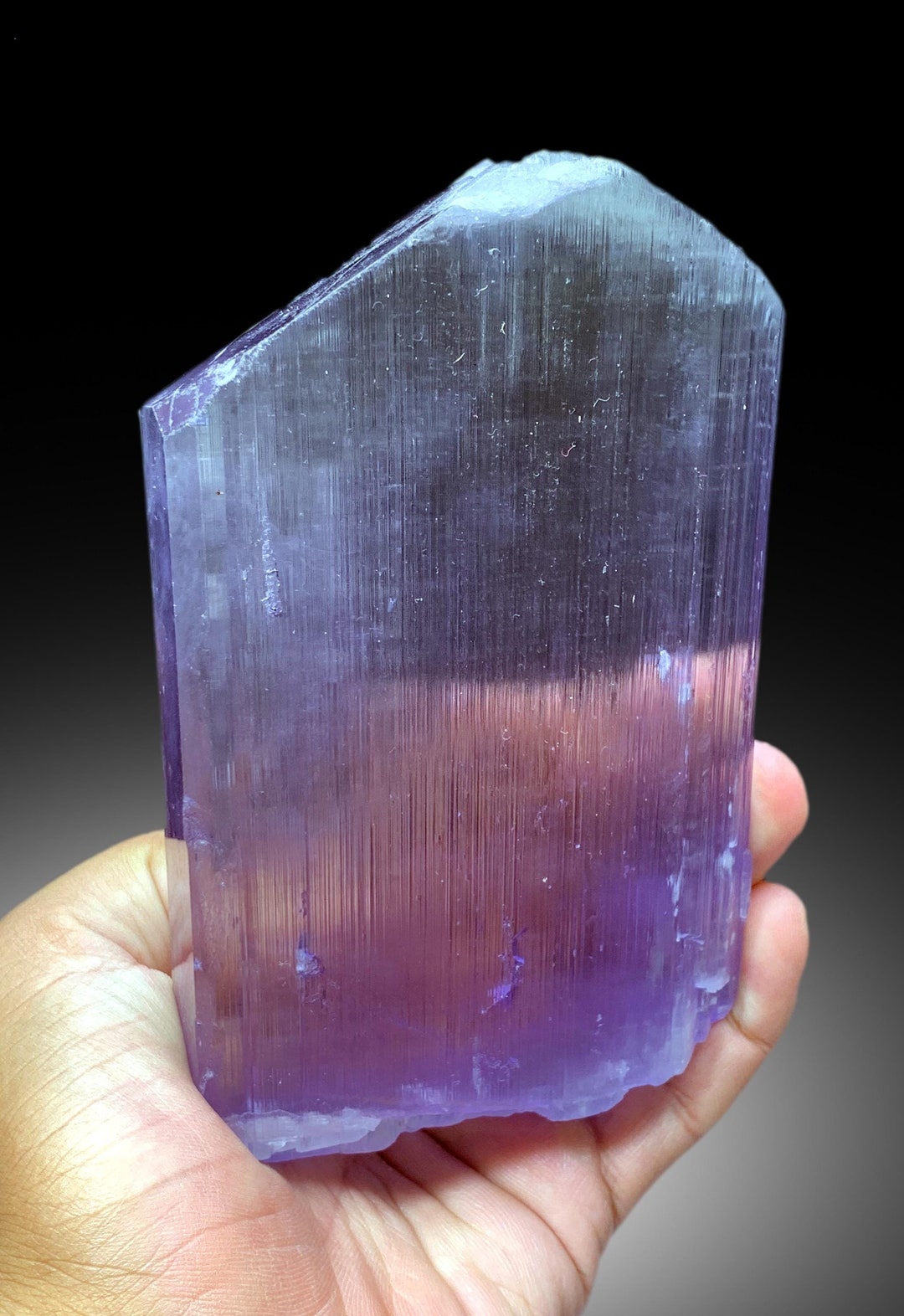 希少石クンツァイト 近年，発見された新しい水晶の分類 il_1080xN.6158083464_ppul.jpg