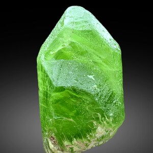 Cristallo di peridoto verde lussureggiante, peridoto olivina, esemplare di cristallo, pietra preziosa di peridoto, cristallo di peridoto dalla valle di Supat, Pakistan - 31 grammi