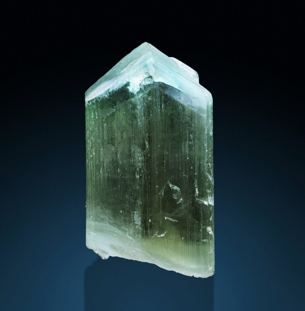 バイカラークンツァイト結晶標本：V字型終端原石（309 g） - Etsy 日本