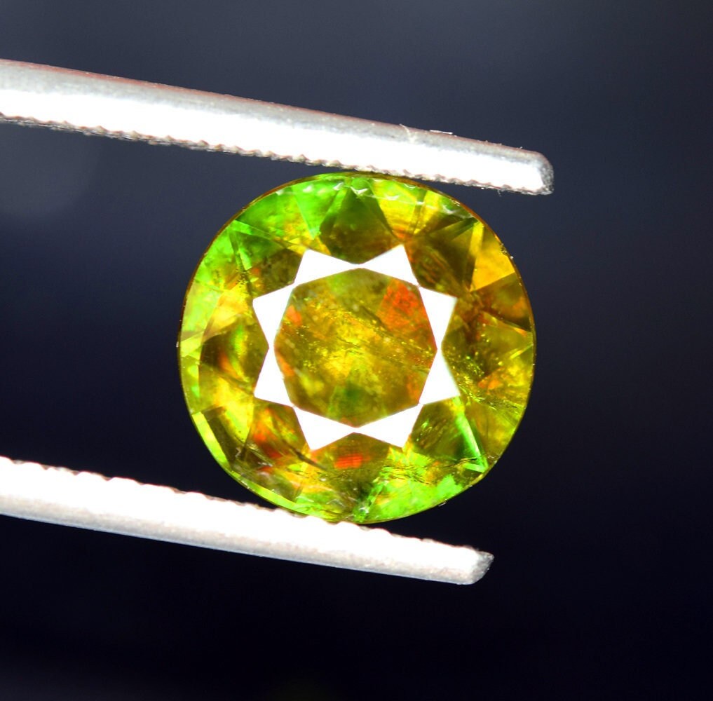 Pierre Sphène Jaune Olive Naturelle Du Pakistan - Taille émeraude 4,60 Carats - Excellente Qualité - Transparente