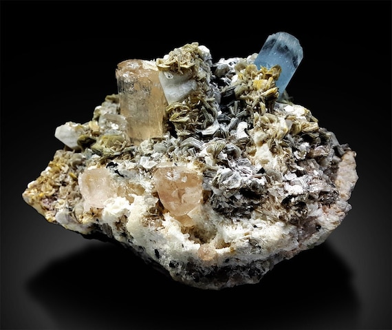 アクアマリン、トパーズ、ショール、クォーツ、マイカ鉱物標本