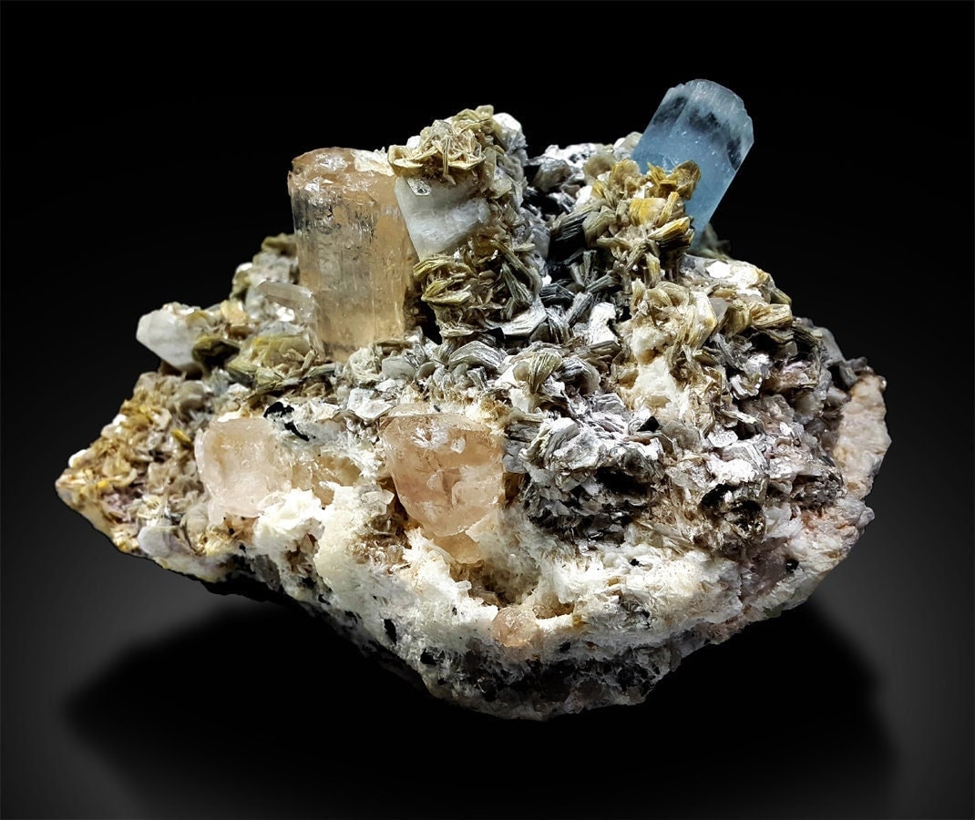 アクアマリン、トパーズ、ショール、クォーツ、マイカ鉱物標本