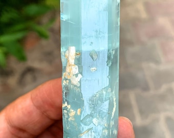 Cristallo di acquamarina blu cielo dalla valle di Shigar, Pakistan - 50 grammi