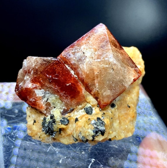 レッドジルコン結晶標本：天然宝石、パキスタン産（30g） - Etsy 日本