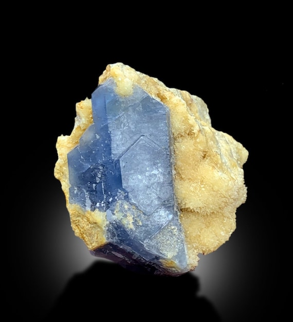 Celestine: Mineral information, data and localities.