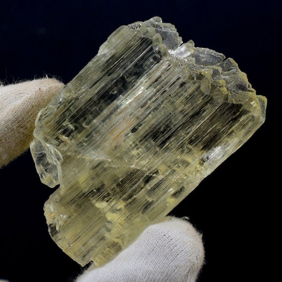 天然の黄色のトリフェーン クンツァイト クリスタル 天然トリフェーン クンツァイト クリスタル V シェイプ レモン