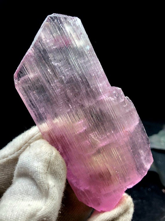 天然ピンククンツァイトクリスタル。 【公式通販】