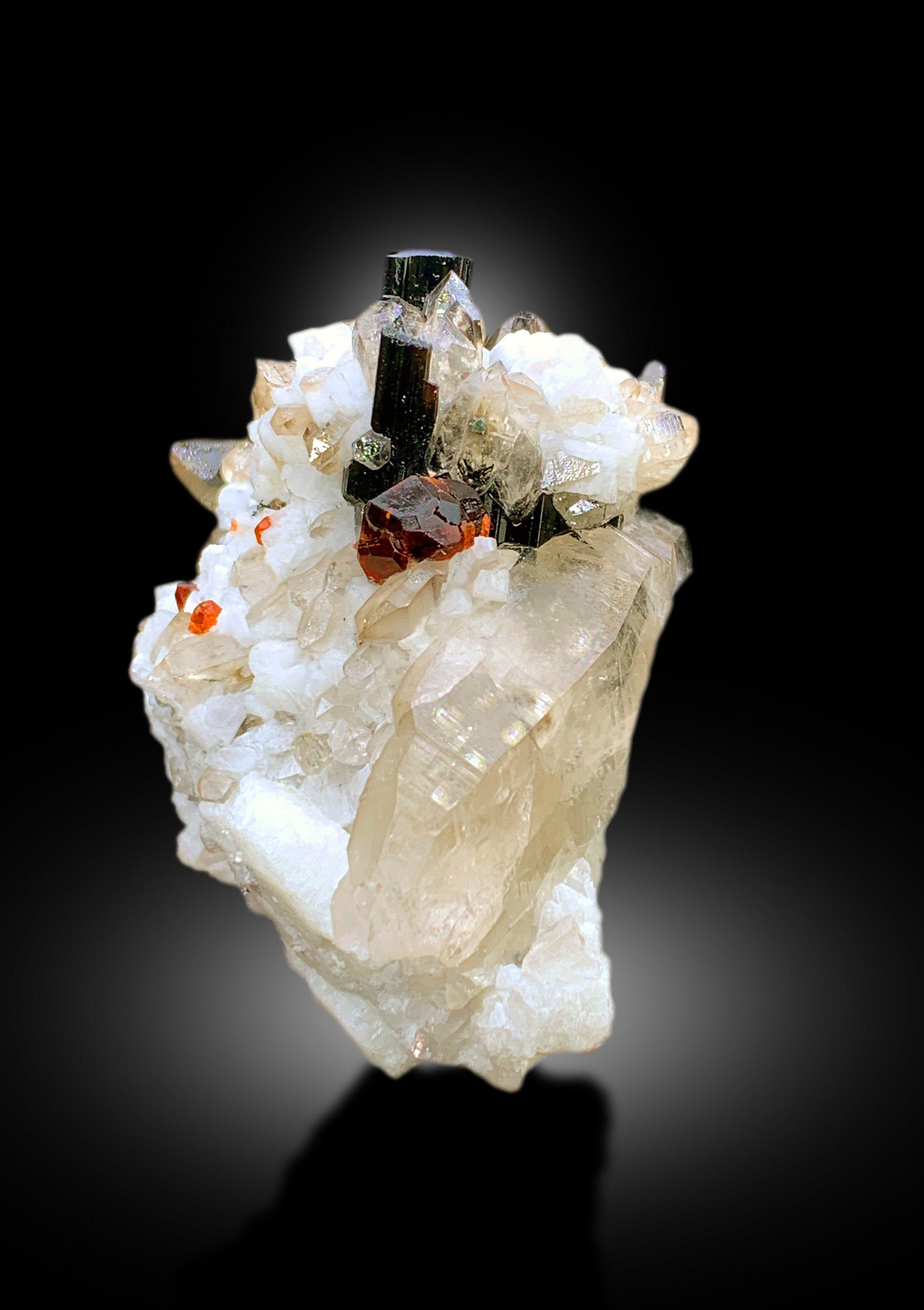 ガーネット結晶、ブラックトルマリン、スモーキークォーツ、パキスタン