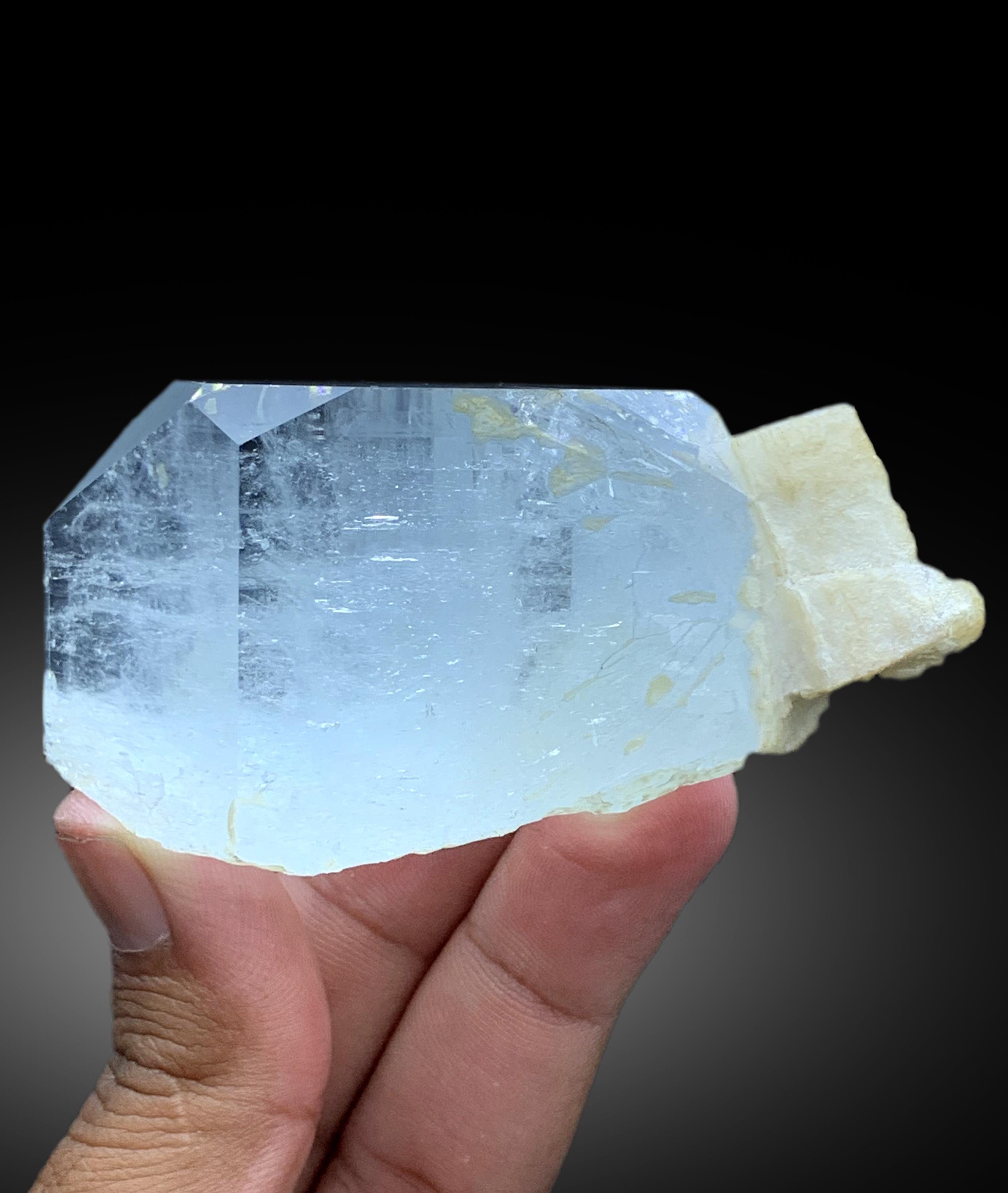 スカイブルーアクアマリンクリスタル（長石入り）、パキスタン産