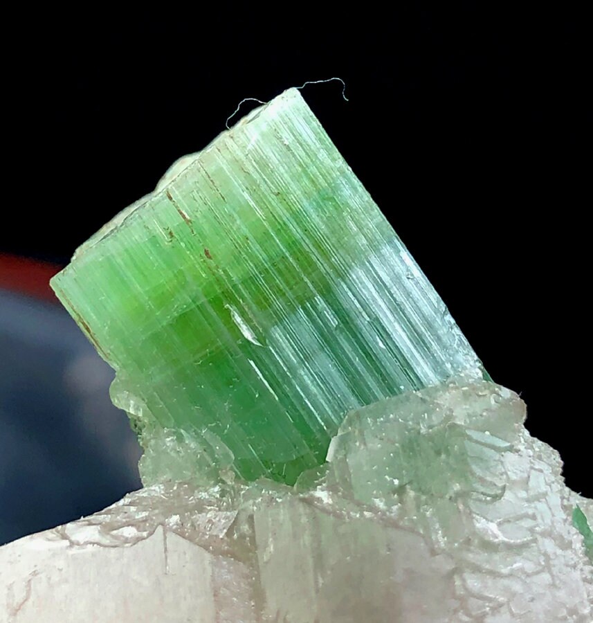 アフガニスタン産天然トルマリン結晶（クォーツ鉱物標本）- 78グラム