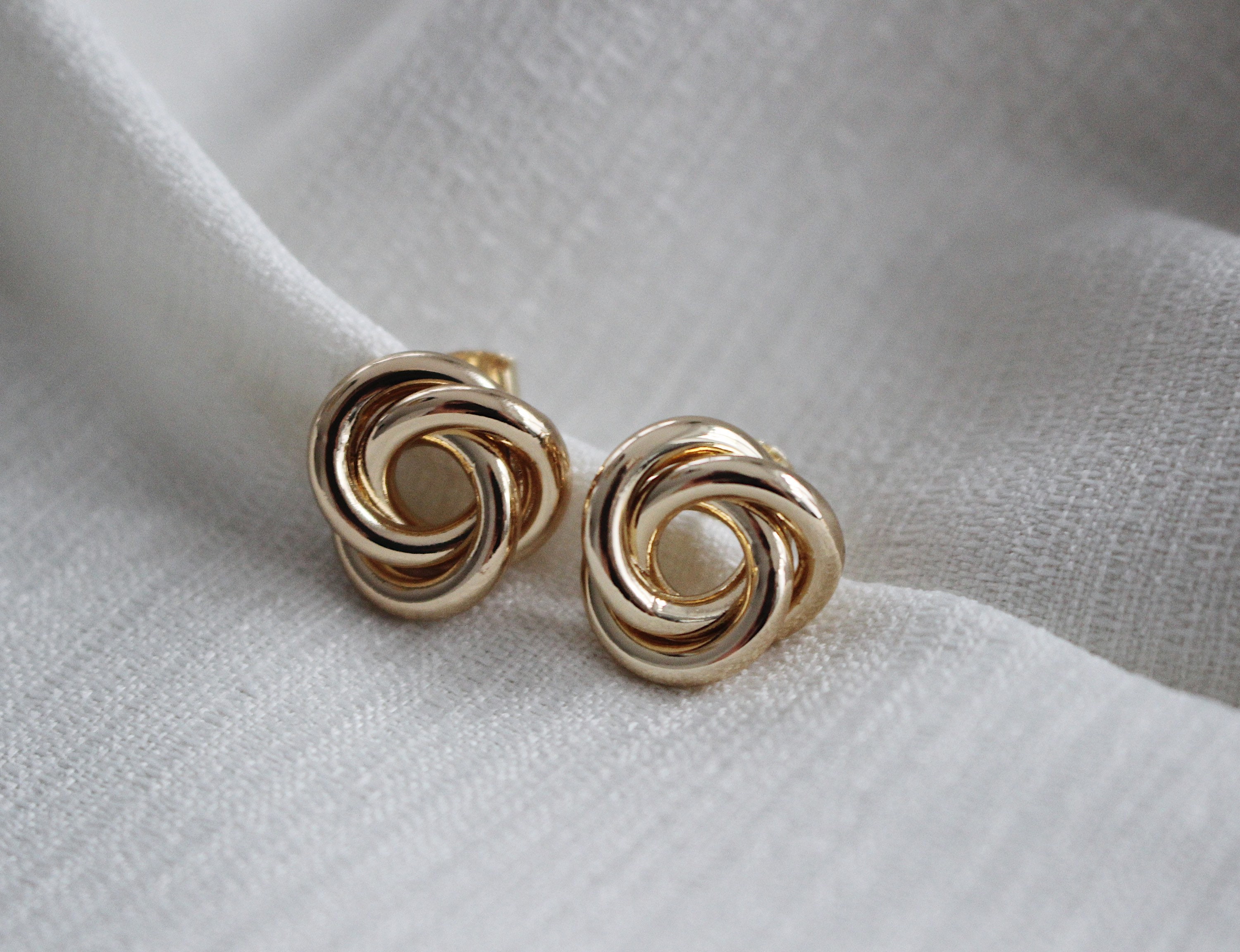 Stud Earrings Round Circle Twist Gold Plated 