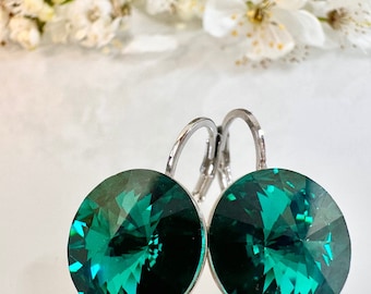 Pendientes de cristal Swarovski. Pendientes hechos a mano, pendientes de cristal, pendientes con cierre de palanca. Fabricados con auténtico cristal Swarovski® verde esmeralda de 14 mm.