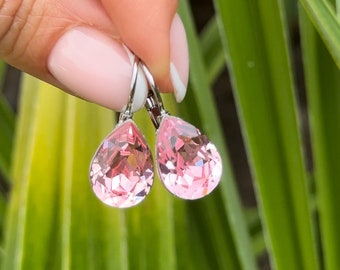 Pendientes de cristal Swarovski hechos a mano, pendientes de cristal, pendientes con cierre de palanca. Hechos con auténtico cristal Swarovski rosa claro de 14 × 10 mm.