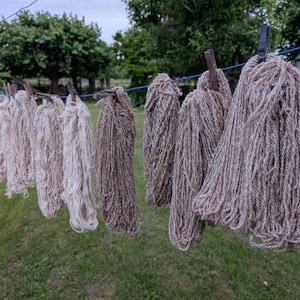 Schafwolle ,handgesponnen