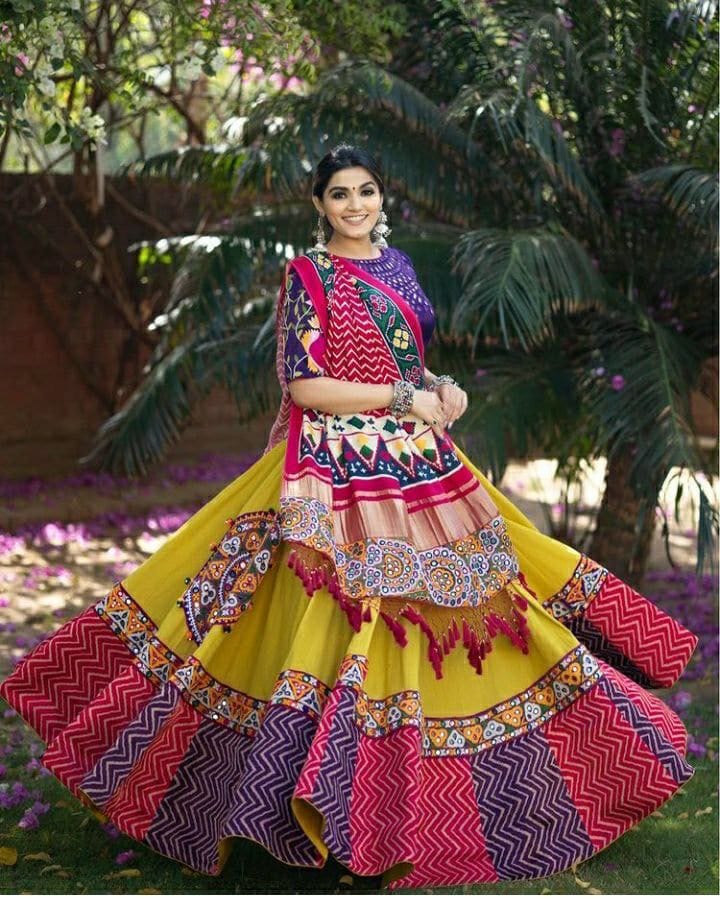 Navratri 2021 garba 2021 preparation garba dress ideas garba fashion lehnga  latest trend | Festive Vibes: केवल लहंगा, चनिया, चोली से नहीं होगी गरबा  नाइट की तैयारी पूरी, यहां जानें क्या हैं