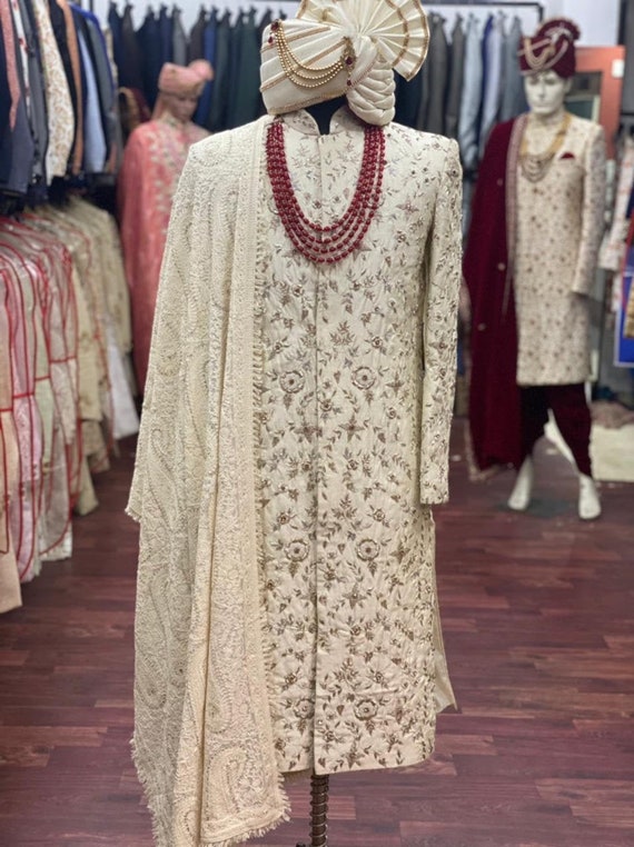 Sukhi and Balraj, Michigan | Royal wedding outfits, Royal indian wedding, Indian  bride and groom