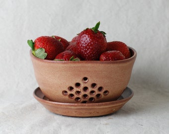 Small Berry Bowl / Colander