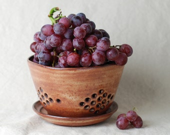 Medium Berry or Fruit Bowl / Colander