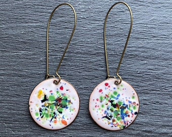 Emaille Ohrringe weiß bunt | Schmuck, Ohrhänger, Ohrhaken | Emailleschmuck | handmade | Messing, Kreis, geometrisch, Enamel, Emaux, Glas