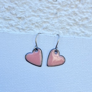Stainless steel enamel earrings coral apricot heart | Earrings, ear hooks | Enamel jewelry | handmade, vintage | Enamel, glass jewelry