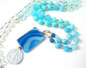 Pilgermünze Himmelblauer Bergblick, Blauer Streifenachat, Türkis Aqua Farbverlauf, tropische lange Boho Halskette, Bettelkette, Lagenlook
