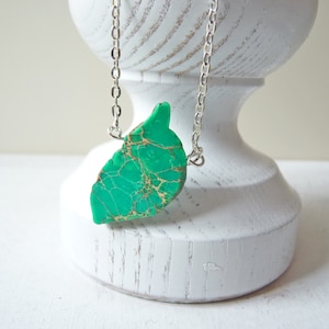 Bergsee Collier Ozean Jaspis Nugget Anhänger, Grün 925 Sterling Plattiert, Freiform, Ozeanstein, Weltall Struktur Landkarte, Boho Kette Zart
