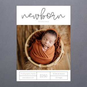 Può includere: Un neonato avvolto in una coperta marrone dorme in un cesto intrecciato. Il bambino indossa un berretto bianco. L'immagine è un volantino promozionale per sessioni di fotografia di neonati. Il testo sul volantino recita "newborn sessions" e include il nome del fotografo, il suo sito web e le informazioni sui prezzi. Il prezzo è di 250 € per una sessione di 90 minuti con 25 immagini.