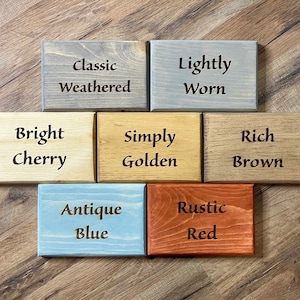 Puede incluir: Seis muestras de madera te&ntilde;idas en diferentes colores. Los colores son: Classic Weathered, Lightly Worn, Bright Cherry, Simply Golden, Rich Brown, Antique Blue y Rustic Red.