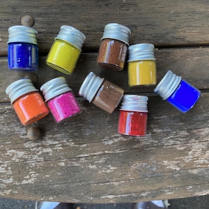 9 PIGMENTS in GLASS JARS