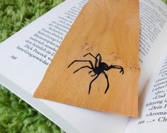 Noble bookmark made of wood - spider