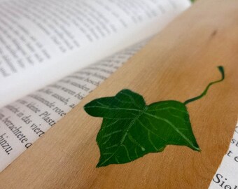 Bookmark hand-painted wood -- ivy