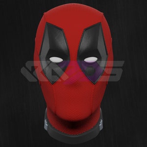 Puede incluir: Una máscara roja de Deadpool con cubiertas oculares negras y formas de ojos blancos. La máscara tiene una superficie texturizada y una pieza para el cuello negra. La máscara es un artículo de cosplay.