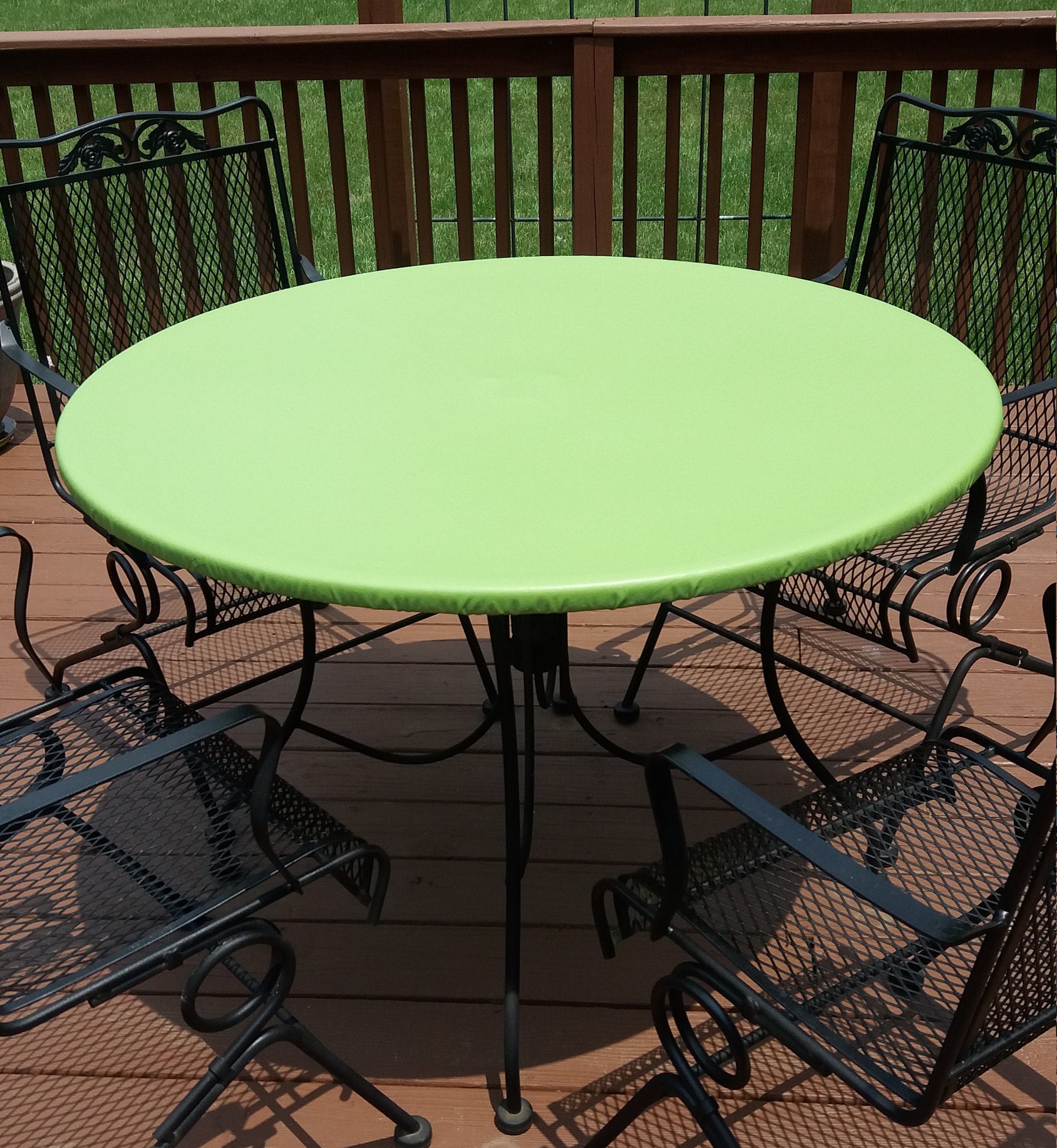 Restaurant Quality Flannel Backed Fitted Elasticized Round Restaurant Quality Flannel Backed, Elasticized Round Vinyl Table Covers