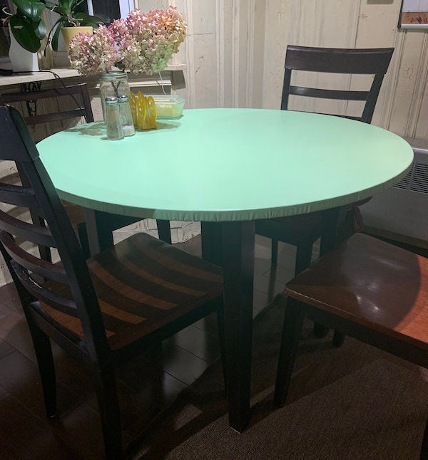 Restaurant Quality Flannel Backed Fitted Elasticized Round Restaurant Quality Flannel Backed, 24 Inch Round Vinyl Tablecloth