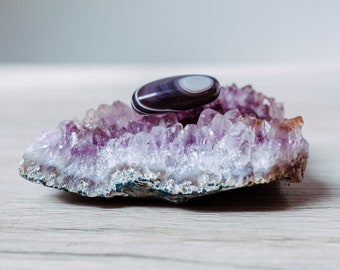 Amethyst charging stone for charging gemstones and living spaces