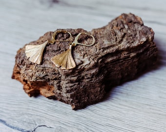 Ginkgo leaf with folding leverback, gold-plated silver 925