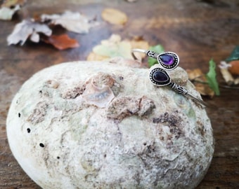 Adjustable bangle decorated with two amethystones