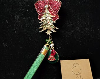 Christmas Wall Decor or Ornament: Christmas Tree and Bow