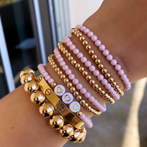 Gold Perlen Armband, 14k Gold Filled & Pastell Pink Perlen Kugel Armbänder | Name | Stapelbare Stretch Armbänder, Layering Schmuck