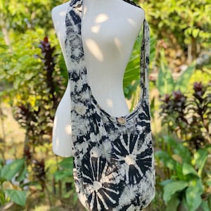 Sac Hippie pour homme - Noir Blanc, Sac à bandoulière tissé à la main Hobo, Sac à main en coton tribal, Sac à bandoulière ethnique, Sac à bandoulière végétalien