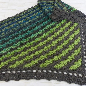 Crochet pattern Magic Strip 4.0 a narrow triangular scarf as a reversible scarf / Instructions in German