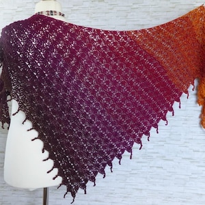 Crochet pattern Drisgon a beautiful dragon tail or triangular scarf / Instructions in German