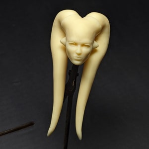 Badass Alien Babe Head [HEAD-C] - Pièce de figurine personnalisée - Plusieurs échelles - Résine imprimée en 3D