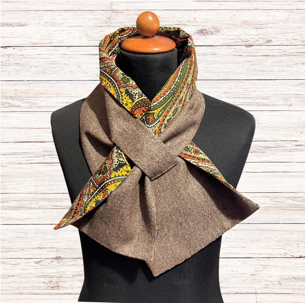 Harris Tweed Sjaal Effen bruin met fel oranje retro voering | Harris