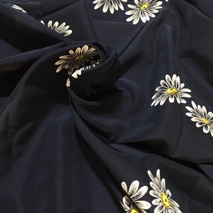 Tessuto sartoriale, vintage italiano, al metro, colore blu scuro con margherite stampate, poliestere, scampoli dei tessuti, pezzo 1,3mt