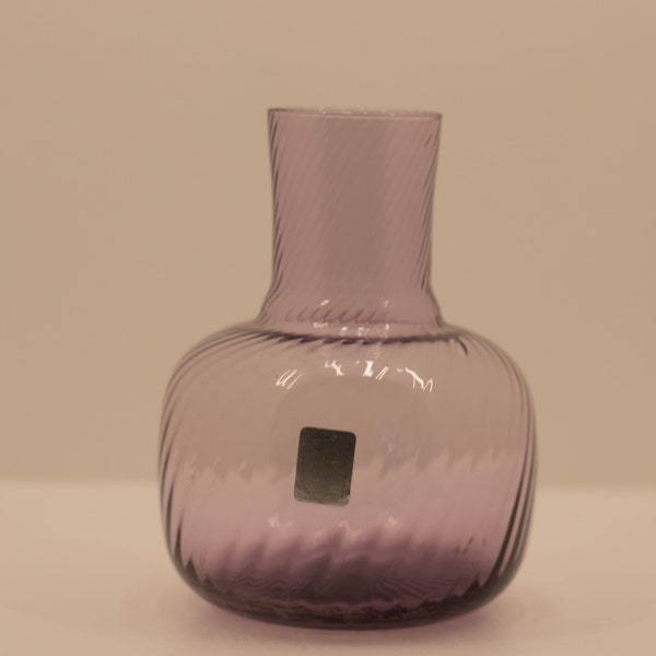 Joli petit vase en verre soufflé