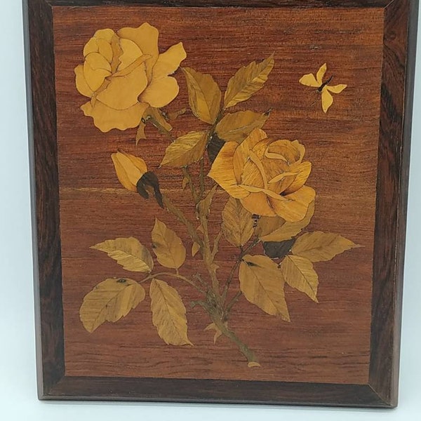 Marqueterie sur panneau "le bouquet de roses au papillon"